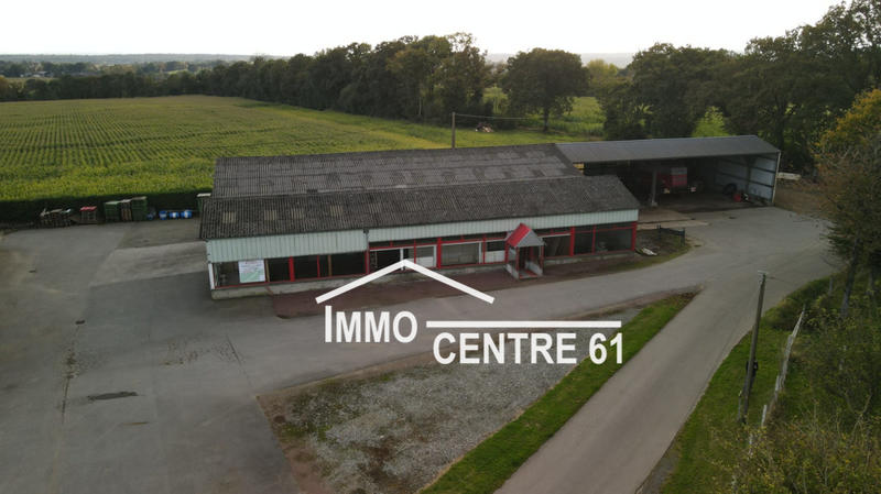 Maison - 1 300 m² - 6 pièces