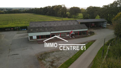 Maison - 1 300 m² - 6 pièces