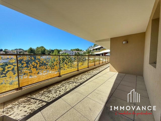 Appartement - 90 m² - 4 pièces