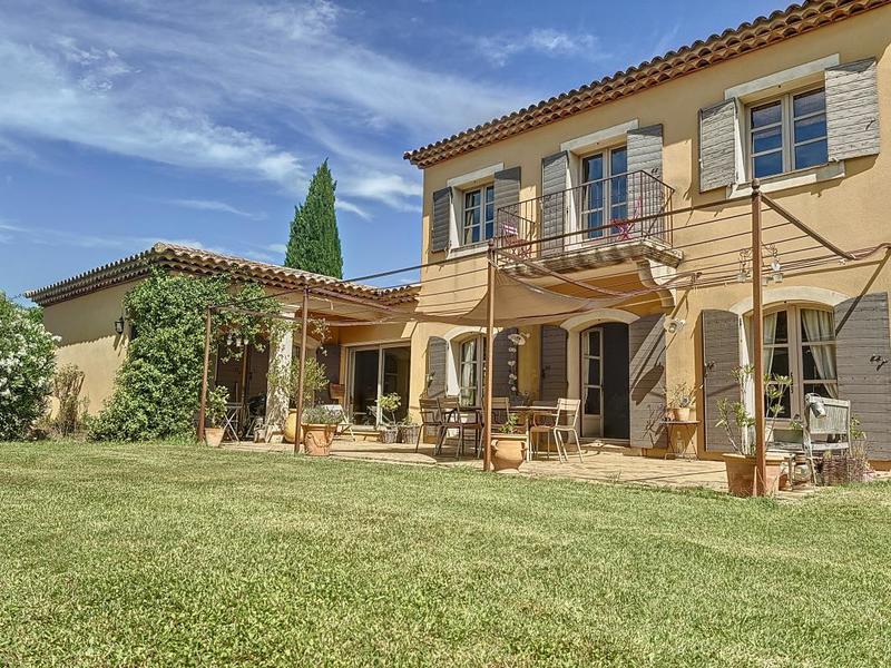 Villa - 240 m² - 6 pièces