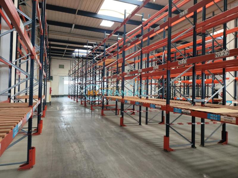 Local d'activité / Entrepôt - 2 440 m²