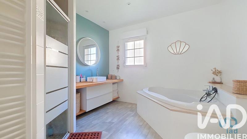 Maison - 239 m² - 9 pièces