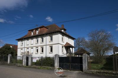 Maison - 352 m² - 18 pièces