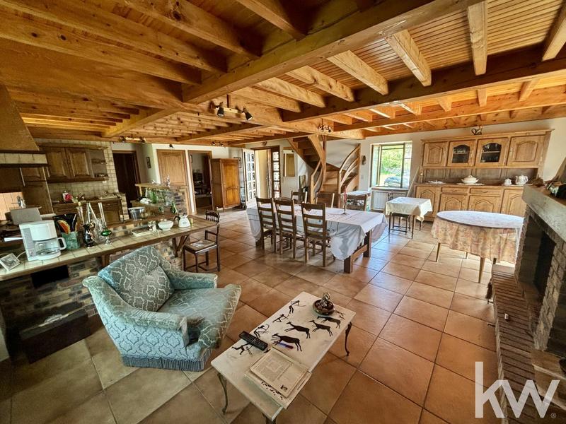 Maison - 211 m² - 9 pièces