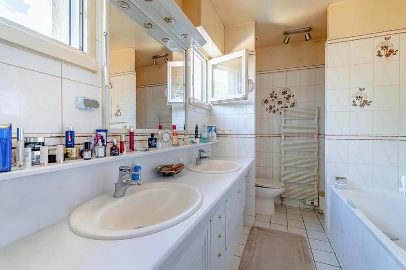 Propriété - 289 m² - 9 pièces