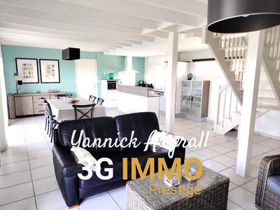 Maison - 230 m² - 10 pièces