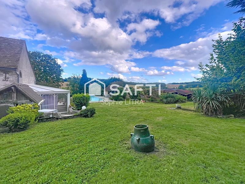 Maison - 250 m² - 8 pièces