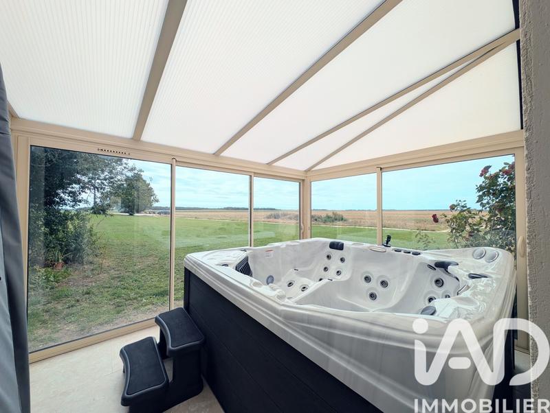 Maison - 370 m² - 6 pièces