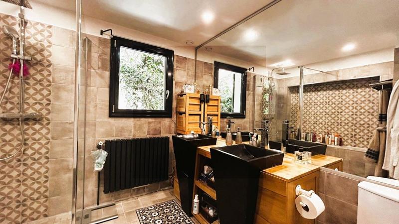 Propriété - 227 m² - 8 pièces