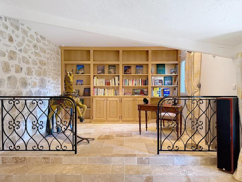 Maison - 397 m² - 8 pièces