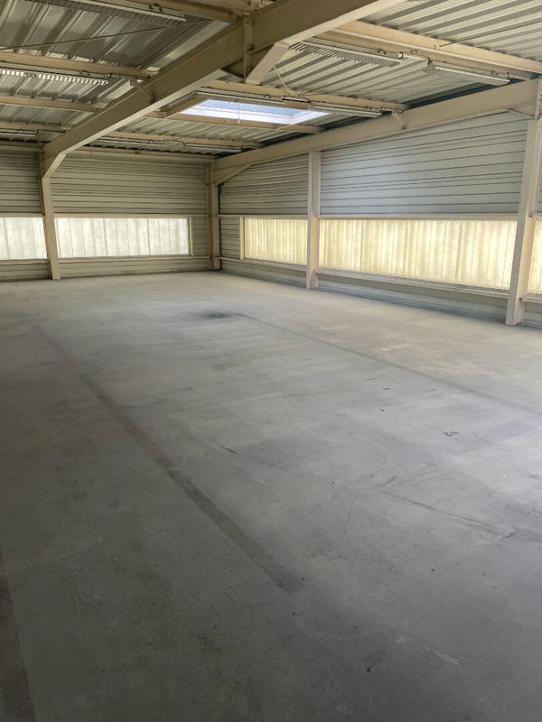 Local d'activité / Entrepôt - 680 m²