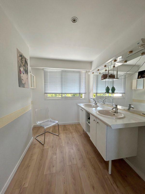 Maison traditionnelle - 150 m² - 6 pièces