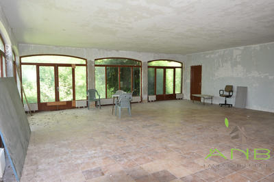 Maison - 692 m² - 3 pièces