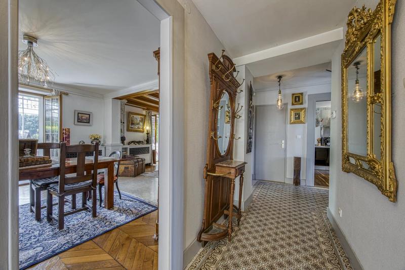 Maison - 251 m² - 10 pièces