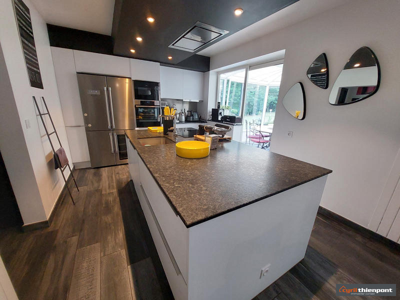 Maison - 177 m² - 9 pièces