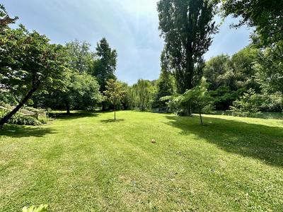 Maison - 212 m² - 8 pièces