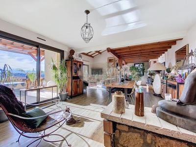 Maison - 180 m² - 6 pièces