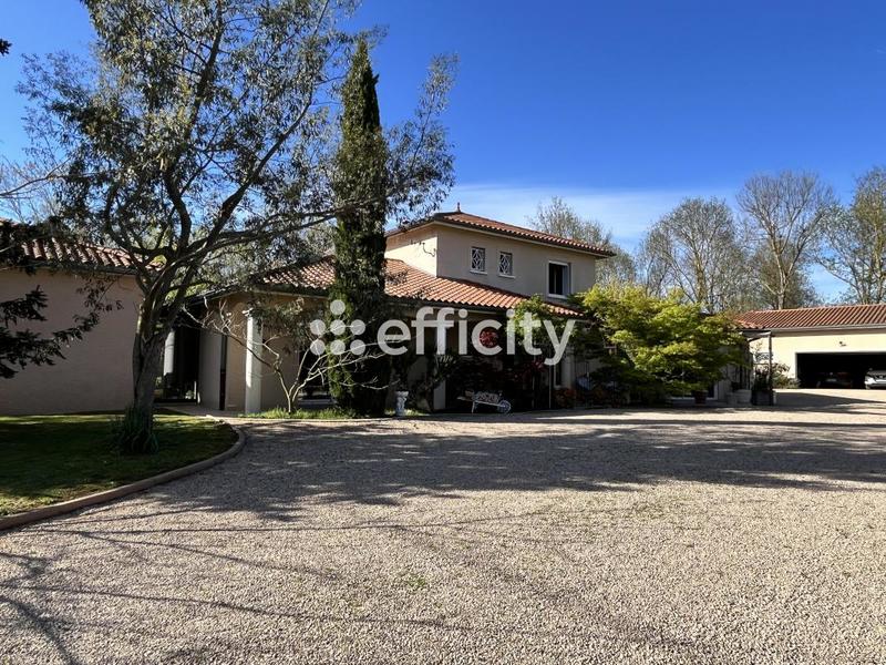 Maison - 236 m² - 8 pièces