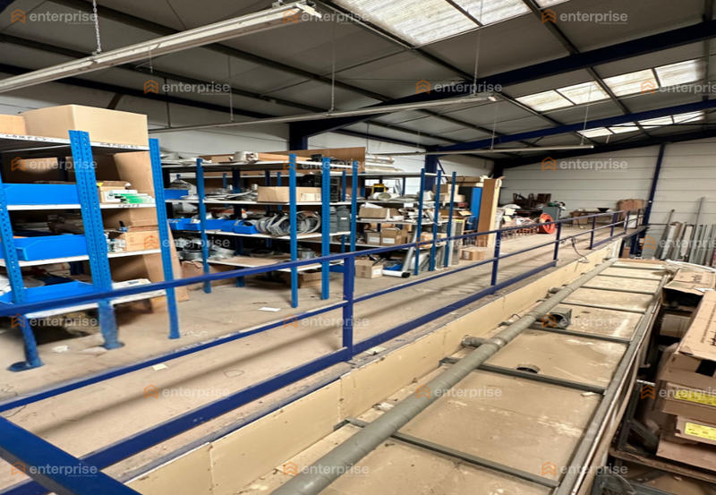 Local d'activité / Entrepôt - 1 300 m²