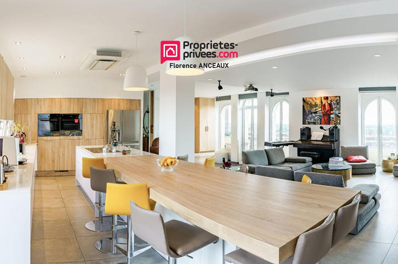 Maison - 241 m² - 8 pièces