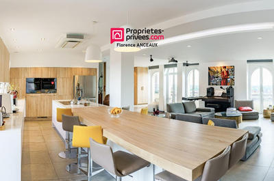 Maison - 241 m² - 8 pièces