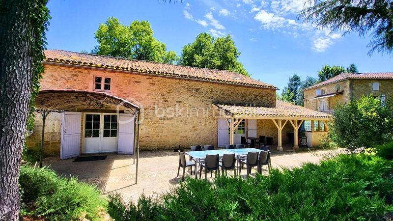 Propriété - 520 m² - 15 pièces