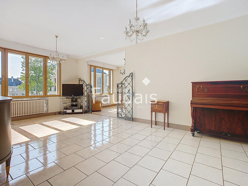 Maison - 178 m² - 9 pièces