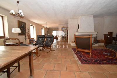 Propriété - 174 m² - 6 pièces