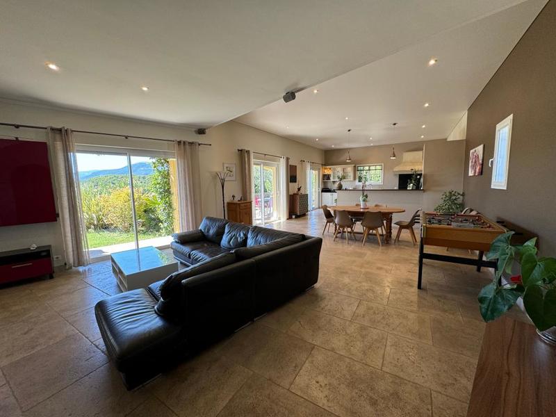 Villa - 230 m² - 5 pièces