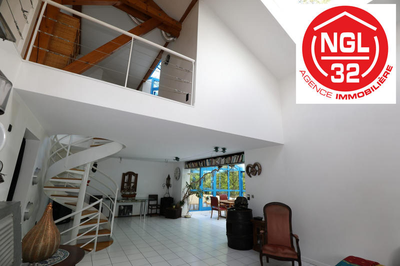 Maison - 250 m² - 9 pièces