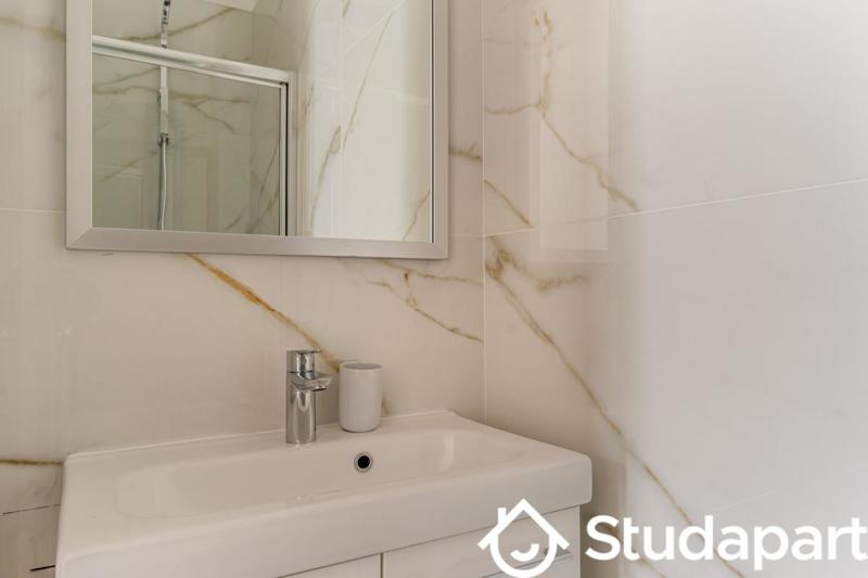 Chambre - 11 m² - 1 pièce