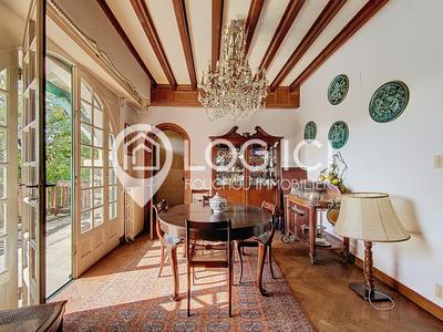 Maison - 246 m² - 7 pièces