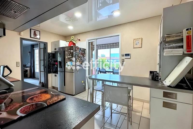 Villa - 195 m² - 8 pièces