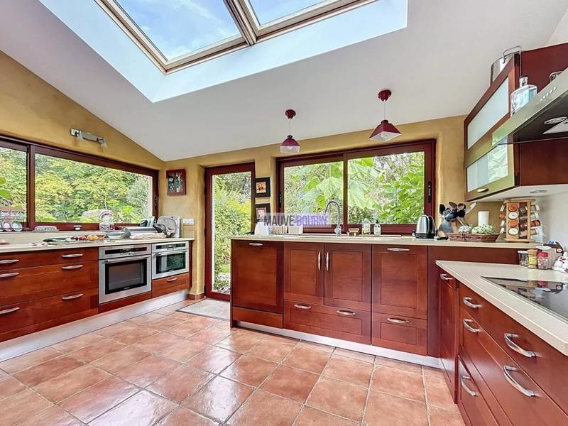 Maison - 240 m² - 9 pièces