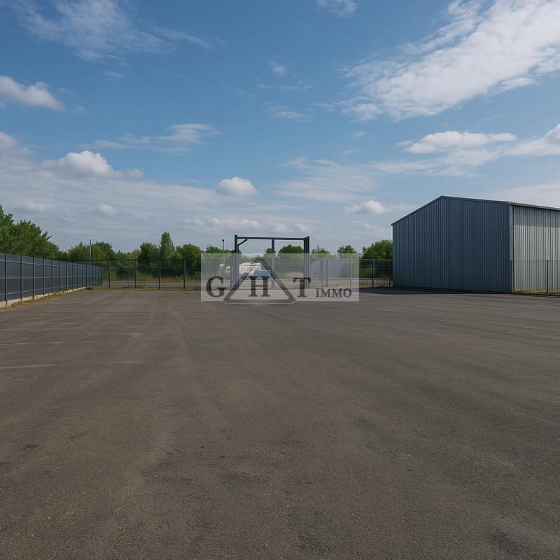 Terrain industriel - 2 280 m²