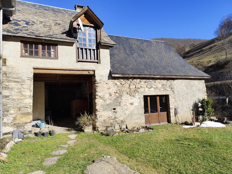 Maison - 640 m² - 15 pièces