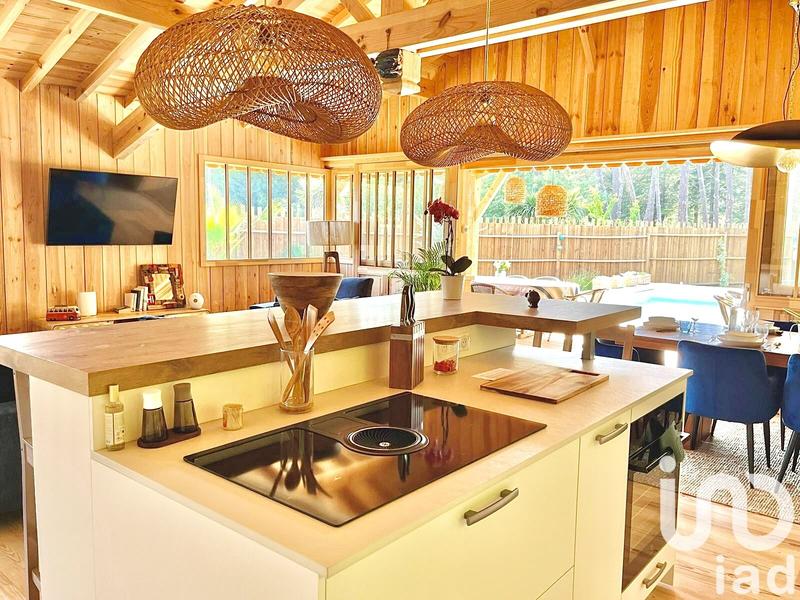 Maison - 256 m² - 7 pièces