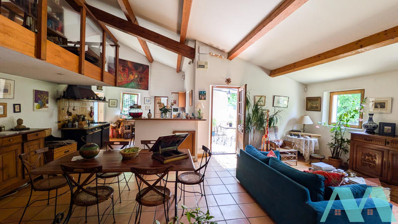 Maison - 181 m² - 7 pièces