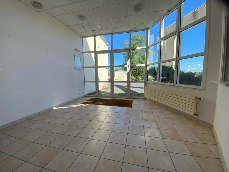 Local commercial - 3 257 m² - 12 pièces