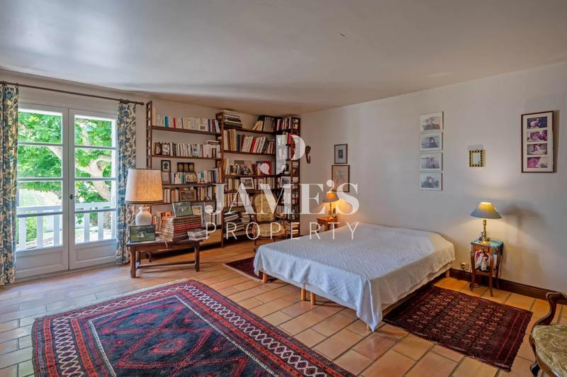 Maison - 350 m² - 8 pièces