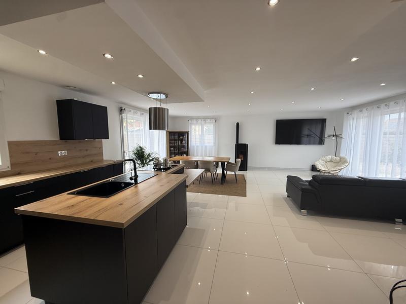 Maison traditionnelle - 148 m² - 6 pièces