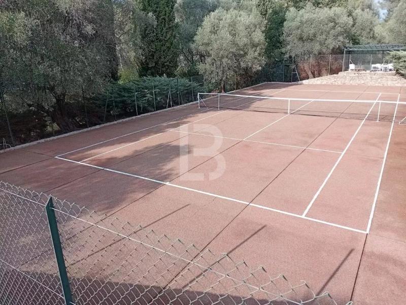 Villa - 368 m² - 10 pièces