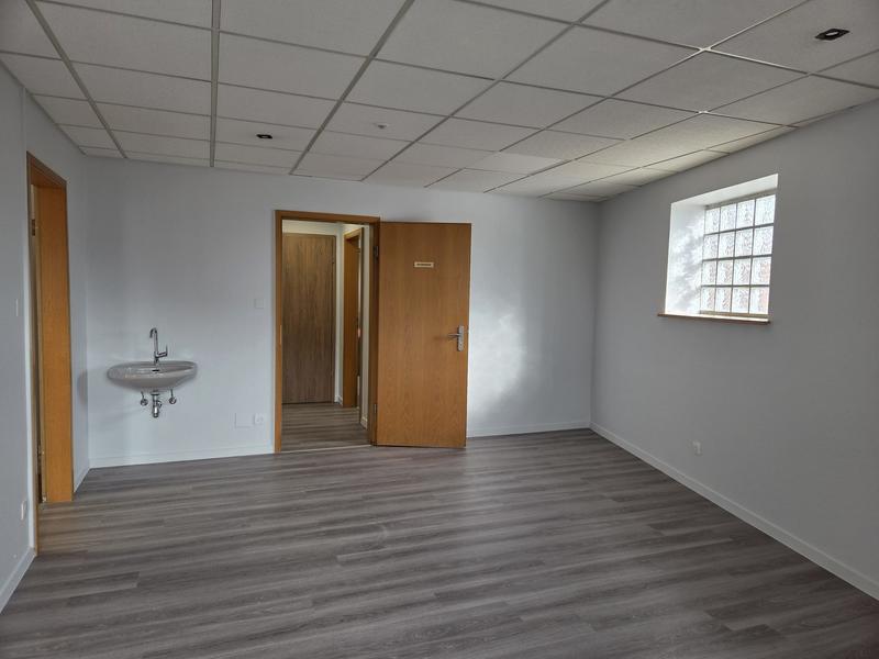 Local d'activités - 102 m² - 4 pièces