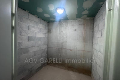 Parking / Garage - 2 m²