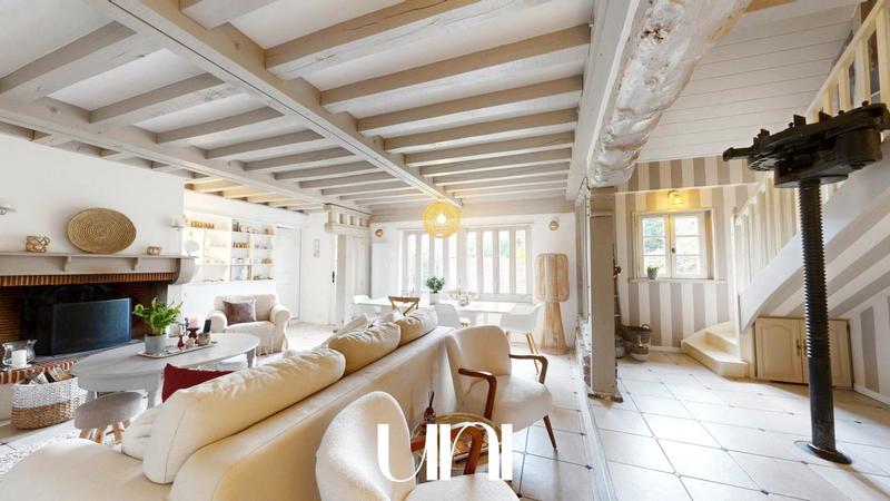 Maison - 230 m² - 9 pièces