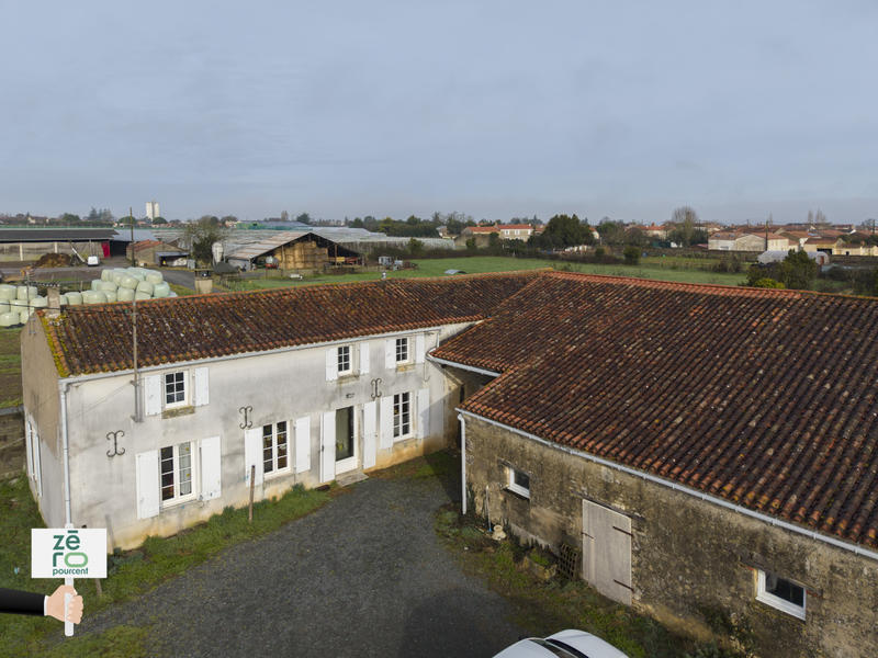 Maison - 300 m² - 3 pièces