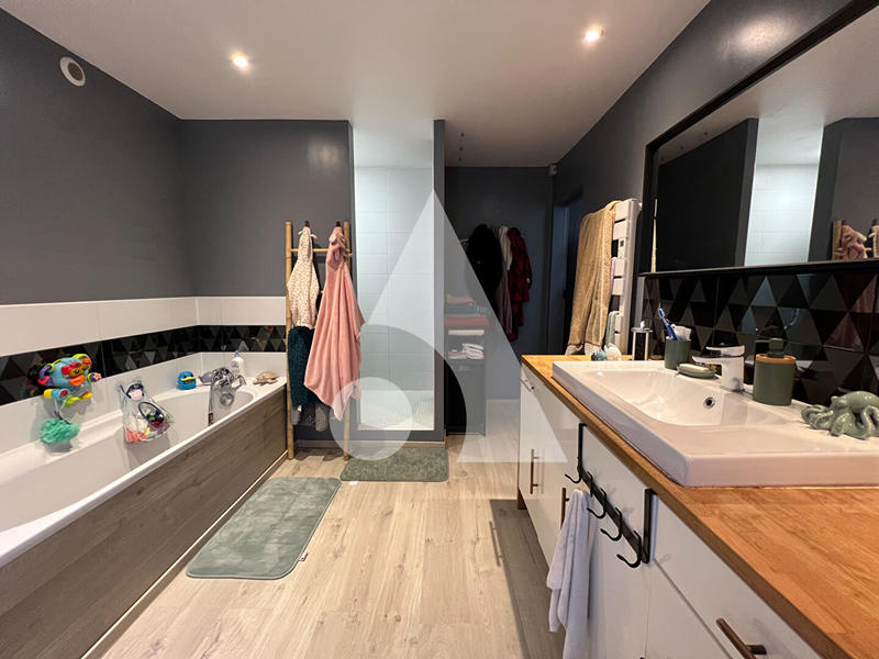 Maison - 120 m² - 5 pièces