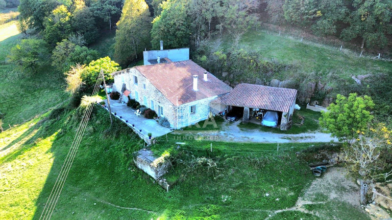 Maison - 250 m² - 10 pièces