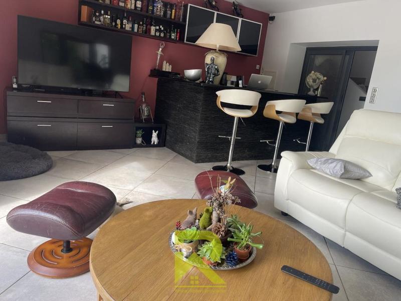 Propriété - 211 m² - 6 pièces