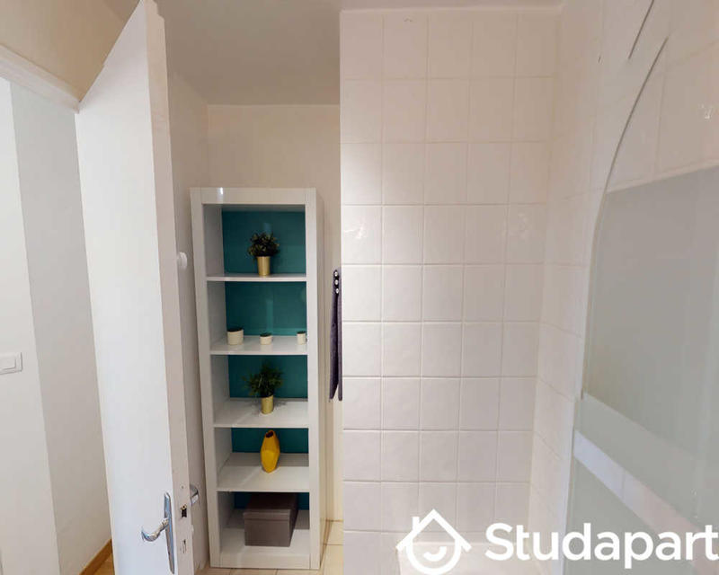 Chambre - 80 m² - 1 pièce